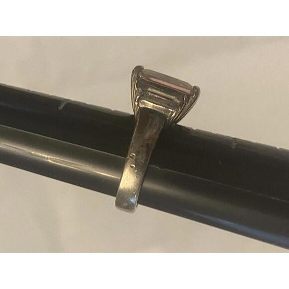 Elegant Silver Ring with Pink Stone - Picture 5 of 6